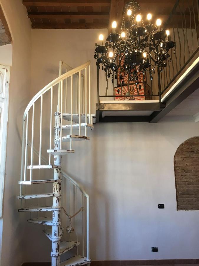 L'Ora Delle Streghe B&B Centralissimo Livorno Kültér fotó
