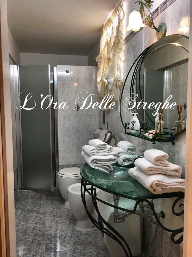 L'Ora Delle Streghe B&B Centralissimo Livorno Kültér fotó